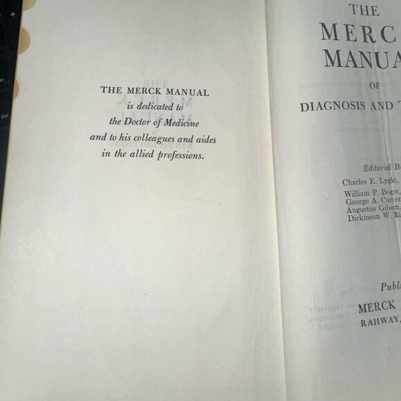 1956 "The Merck Manual of Diagnosis & Therapy" Ninth Edition Reference Book - Picture 4 of 5